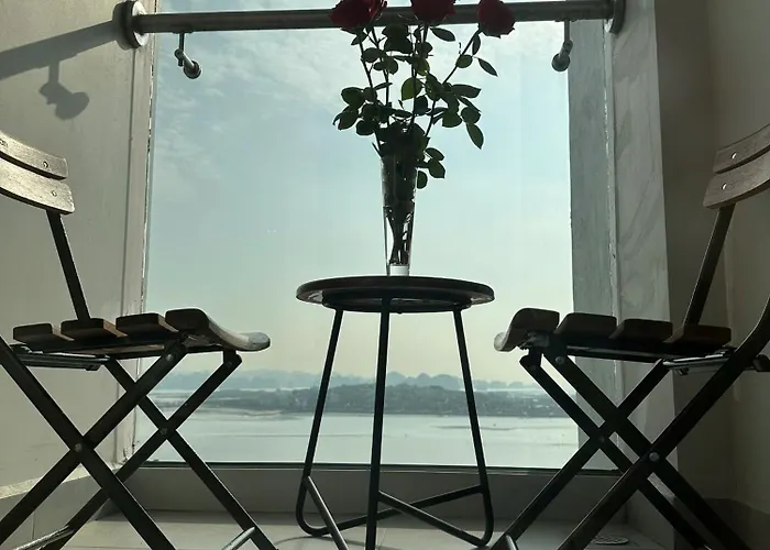 Alacarte - Luxury Seaview 1br Aparthotel Ha Long